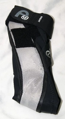 Suporte de tornozelo Aircast A60, pé direito, preto, gancho médio e fecho de laço - Imagem 1 de 4