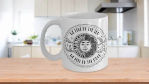 We Live by the Sun We Feel by the Moon Skurriler Kaffeebecher - Bild 1 von 3