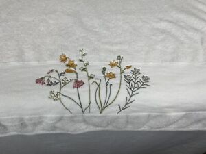 Avanti Bath Towel White Floral Embroidered 28” x 50”