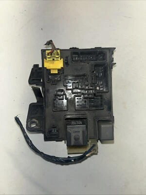 Módulo de integración de relé de caja de fusibles Toyota Tacoma 1995-1997 OEM 82641-35130 Foto 1 de 4