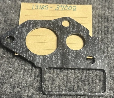 NOS GENUINE  SUZUKI GASKET, CARBURETOR 13125-37002 RE5 M 1975 - image 1 of 2