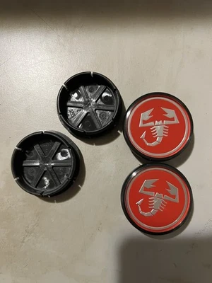 FIAT 500 SCORPION 2012-2017 JUEGO DE TAPAS CENTRALES DE RUEDA MOPAR GENUINO FABRICANTE DE EQUIPOS ORIGINALES 4726183AB Foto 1 de 2