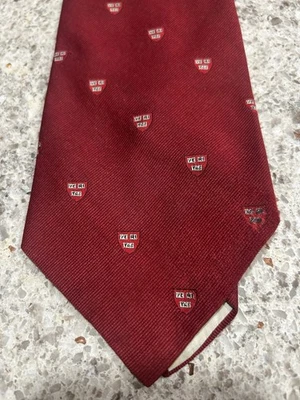 Corbata de seda vintage años 60 Harvard University Coop Cambridge Boston VERITAS carmesí Foto 1 de 4