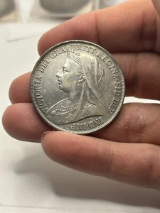 Gran Bretaña, Victoria, Corona 1899, LXII Looks XF/AU! Raro dólar mundial de plata* - Imagen 1 de 10