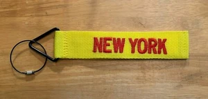 It's In The Bag Tude Tags in gelb mit roter Stickerei "NEW YORK / BIG APPLE" - Bild 1 von 4