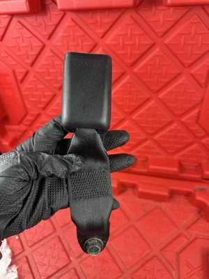 KIA SORENTO 2017 OEM Hebilla de cinturón de asiento central trasero OEM Foto 1 de 4