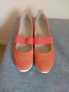 Ladies Slip On Shoes Size 6. 5 Marks Spencers Peach Excellent Condition - Picture 1 of 6