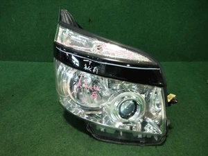 TOYOTA Noah Voxy ZRR70 ZRR75 Right Headlight Lamp 202 -ZRR70W - Picture 1 of 6