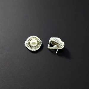 Judith Ripka Sterling Silver Pearl Stud Earrings Omega Back - Picture 1 of 4
