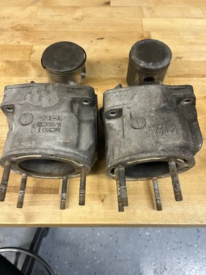 Yamaha VMAX 1992 4 cilindros jarras 698 cm3 Foto 1 de 4