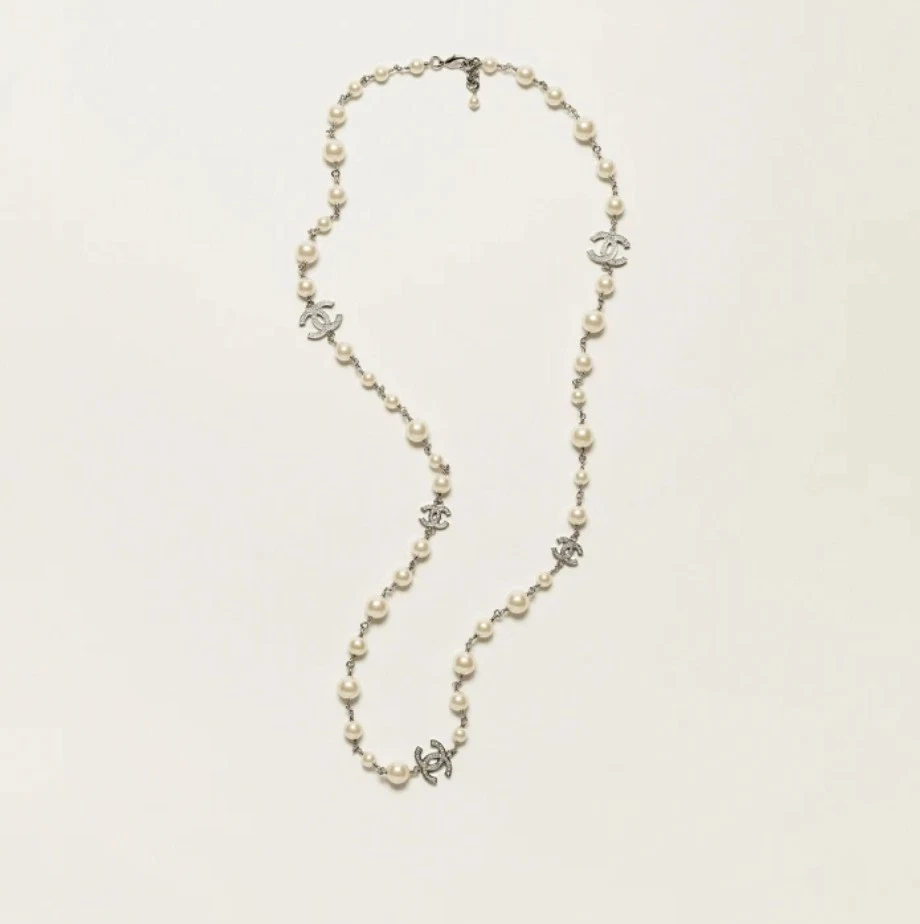 Nuevo con etiquetas 2017 Auténtico Collar Largo Chanel Clásico 5 CC Tono Plata Cristal Perla Foto 1 de 4