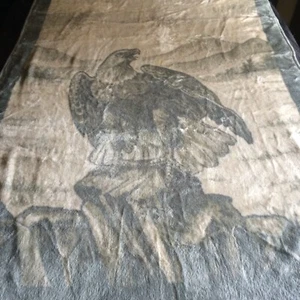 Reversible Perched Eagle Blanket - Silver And Cream - Appox. 79"x54" - Nice! - Picture 1 of 11