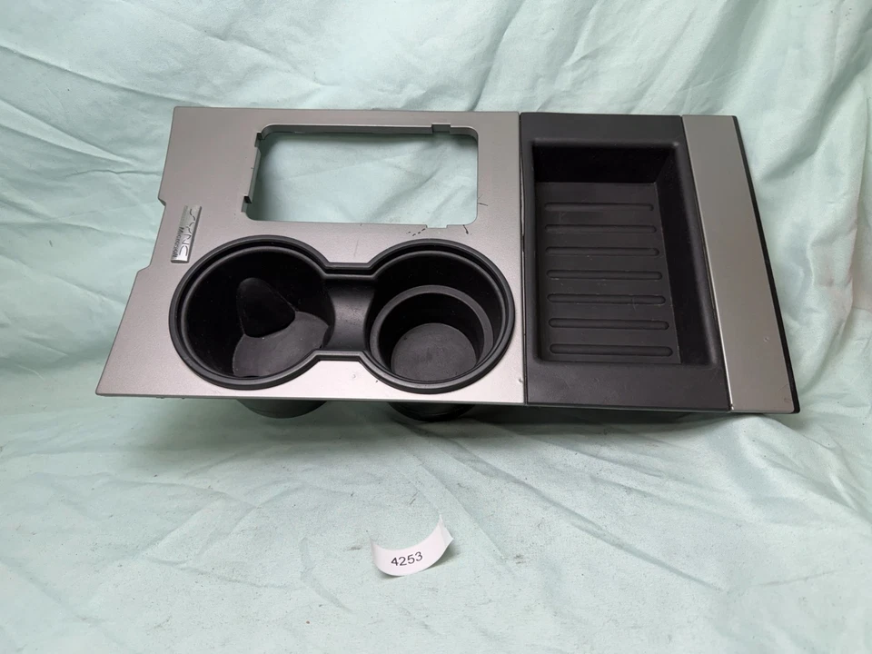 07 - 14 福特 Expedition 中控台变速杯架挡板 7L1478045A76A — 第 1/4 张图片