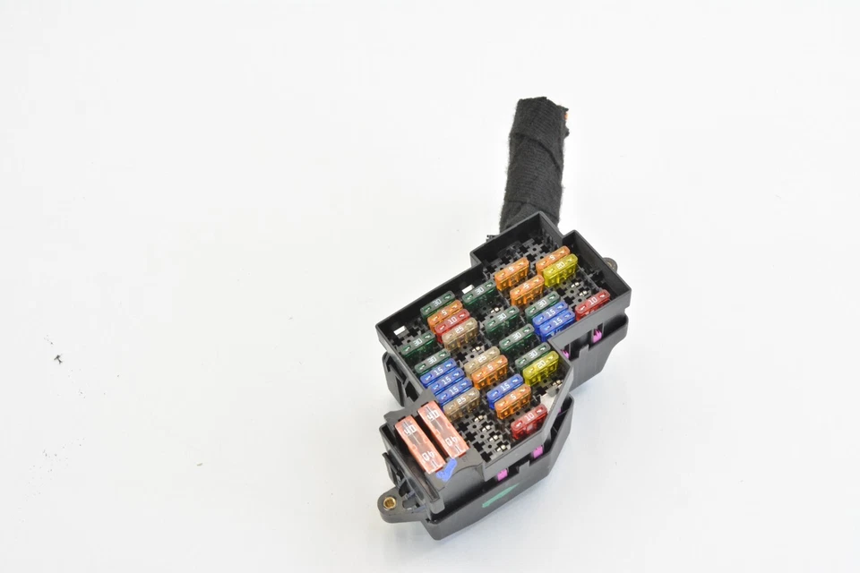 Bloque de fusibles interior Volkswagen Touareg 2011-17 OEM Foto 1 de 4