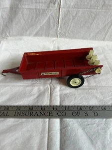 International toy metal Farm Trailer made by Ertl Co. of Iowa - Picture 1 of 5