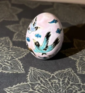 Huevo decorativo vintage pequeño de porcelana pintado pájaros - Imagen 1 de 8