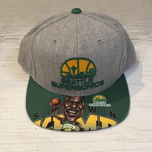 Mitchell & Ness Hardwood Classics Shawn Kemp Seattle Supersonics Karikatur Hut - Bild 1 von 17