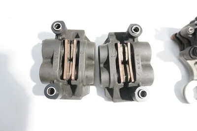 Juego de pinzas de freno delantero derecho izquierdo Yamaha YZF R6 2009-15 OEM PAR Foto 1 de 4