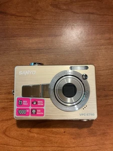 Sanyo VPC-E760 GL 7.1MP Camera Please READ Repair or parts ONLY - Picture 1 of 2