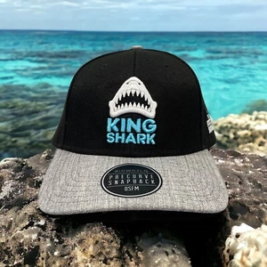 Gorra The Suicide Squad King Shark negra precurva Snapback de Bioworld - Imagen 1 de 9