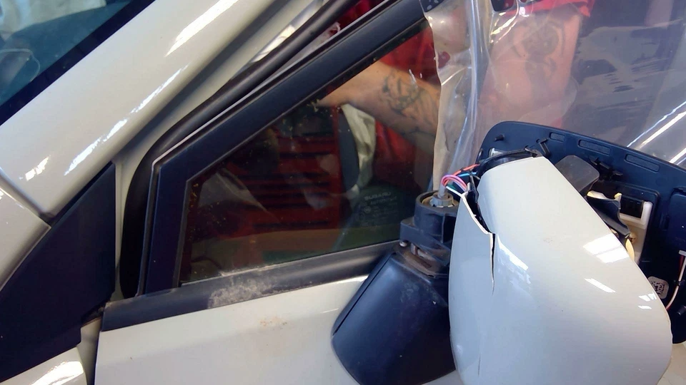 2013-2017 Subaru XV Crosstrek Front Door Vent Glass LH Driver OEM 61012VA310 - Image 1 of 1