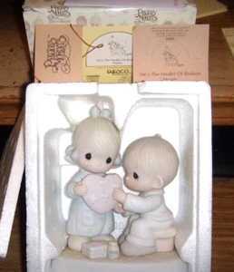 NEU Precious Moments - Er ist der Heiler der gebrochenen Herzen - 1986 - 100080 - Bild 1 von 1