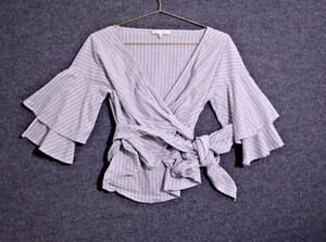 WAYF Shirt Women S Gray Stripe Beckett Tiered Bell Sleeve Crop Top V Neck EUC - Bild 1 von 4