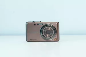 Panasonic Lumix FH7 – Shine Gold | Near Mint | 16 MP CCD Digital Camera | Touch - Picture 1 of 8