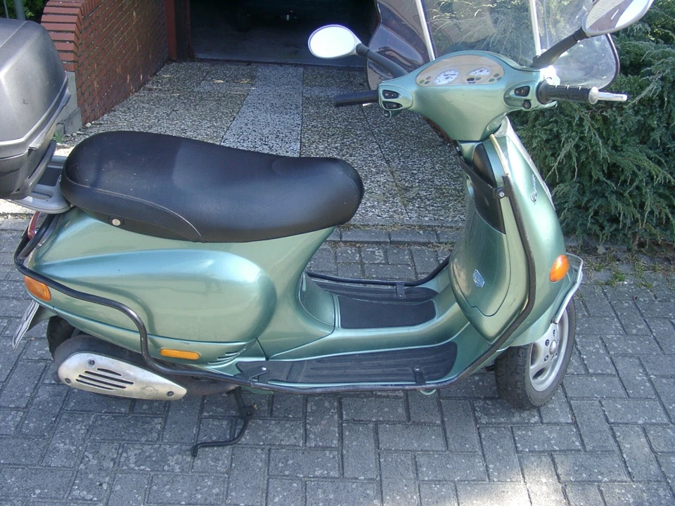 Vespa Piaggio ET4 , ca.3l/100km, sparsam, TÜV bis 7/26 - Bild 1 von 4