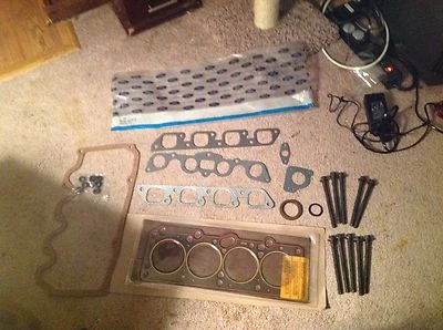 1984 1985 年福特 ESCORT 1.6 升 4 CYL 发动机头套套件带头套  — 第 1/4 张图片