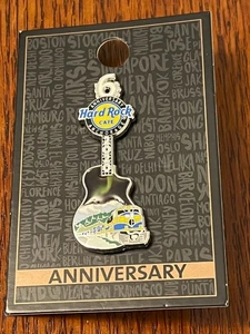 Hard Rock Cafe Anchorage 6th Anniversary Northern Lights Train Guitar Pin LE 300 - Bild 1 von 1