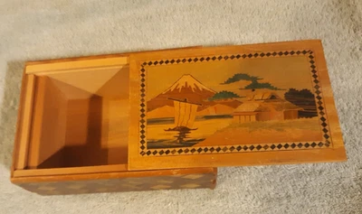 老式日本镶嵌木质拼图盒 Mt. 富士场景花卉镶嵌 — 第 1/4 张图片