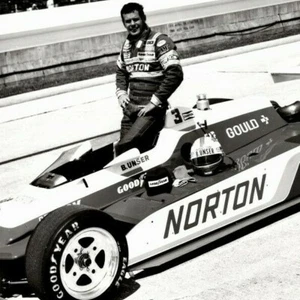 Bobby Unser Indy 500 Winner 1981 8 x 10 Hochglanz s/w Foto sehr guter Zustand - Bild 1 von 3