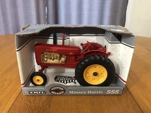 NUEVO TRACTOR ERTL MASSEY-HARRIS 555 1/16 ERTL 1994 NUEVO EN CAJA MUY DETALLADO HECHO EN EE. UU. - Imagen 1 de 12