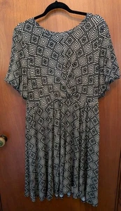 Torrid 1X 14-16 Mini Super Soft Balloon Sleeve Ditsy Tribal Print Dress NWT NeW - Picture 1 of 6