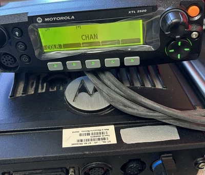 Motorola XTL2500 M21KTM9PW1AN VHF 136-17Mhz P25 512Ch 110W SIN CABLES Foto 1 de 4