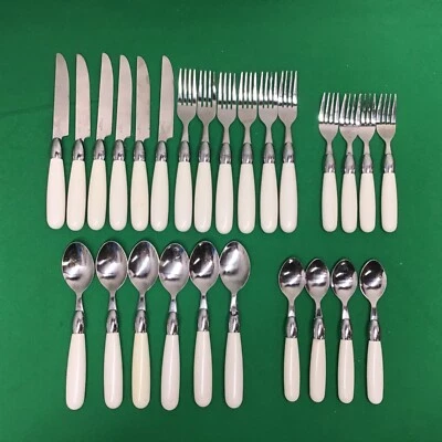 GIbson Retro Creamy White Flatware Plastic w/ Silver Bead 26 pcs Set Foto 1 de 4