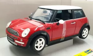 Revell 1/18 08424 Mini Cooper - Red/White - Picture 1 of 5