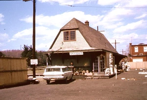 5x7 COLOR PHOTO NY CENTRAL RR PUTNAM DIVISION AT ELMSFORD, NY STATION APRIL 1963 - Picture 1 of 1