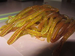 Lot of 30 4" PLASTIC fishing worms SLIDER artificial bait yellow / gold speckled - Picture 1 of 3