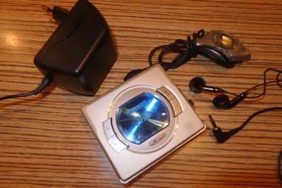 Sharp 301 Minidisc Player  MD (63) mit Netzteil  + Display Fernbedienung - Bild 1 von 3