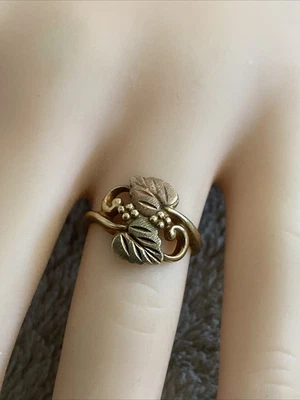 LADIES 10K YELLOW & ROSE GOLD RING LEAF PATTERN LEAVES DESIGN Black Hills Gold - Image 1 of 4