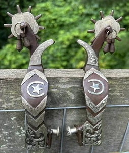 Paar antike braune Western Jingle Bob Sporen gravierte silberne Akzente für Herren - Bild 1 von 6