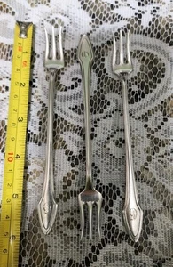 👍LOT OF 3 ANTIQUE c1916 MOLLY STARK  SILVERPLATED OYSTER - COCTAIL FORKS 🍽  - Picture 1 of 10