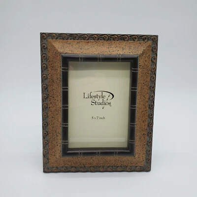 Marco de fotos pesado Lifestyle Studios de 5" x 7" con diseño de bambú Foto 1 de 4