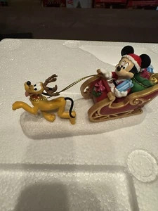 NEU! Disney Holiday Village ERSATZ MICKEY & SCHLITTEN - NUR ERSATZTEIL - Bild 1 von 1