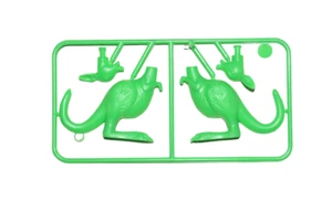 CEREAL PREMIUM MEXICAN R&L FIGURE ANIMALS KANGAROO GREEN TINYKINS 60'S - Picture 1 of 3