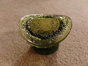 Vintage Fenton Gänseblümchen & Knopf Zylinder Hut grüne Vase Bonboniere - Bild 1 von 5