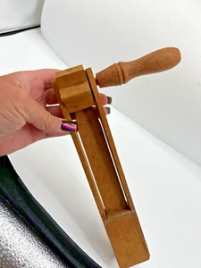 Vintage Primitive Wooden Toy Noise Maker Clapper Clicker - Picture 1 of 7