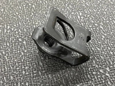 ÚNICA TUERCA COLECTOR DE ESCAPE JEEP WRANGLER 2000-06 OEM 6506546AA Foto 1 de 4